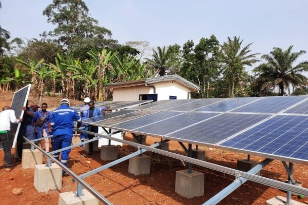 Agrandir l'image - Installation des panneaux solaires dans les villages traditionnels Installation des panneaux solaires dans les villages traditionnels