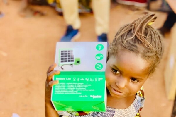 Agrandir l'image - Dons de lampes solaires au Mali Dons de lampes solaires au Mali