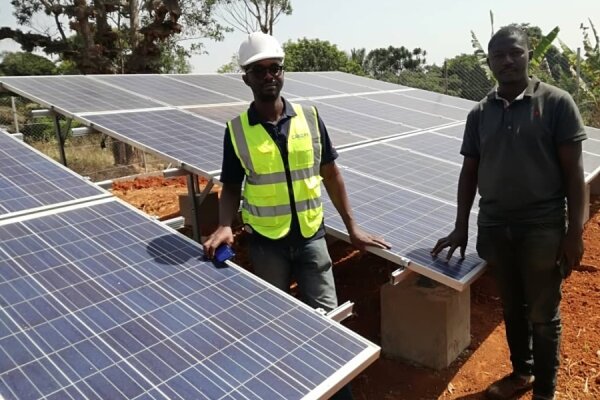 Agrandir l'image - Installation des panneaux solaires dans les villages traditionnels Installation des panneaux solaires dans les villages traditionnels